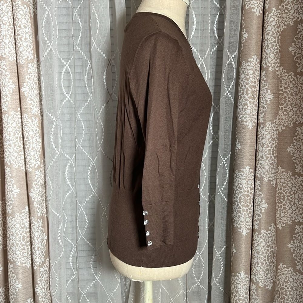VERTICAL DESIGN sweater with jewel buttons and a cotton/silk blend size medium - Picture 5 of 6